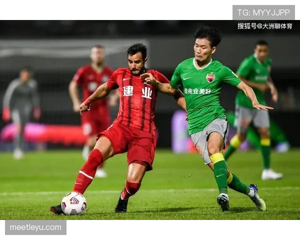 故意回传门将犯规规则解析及裁判判罚细节揭秘